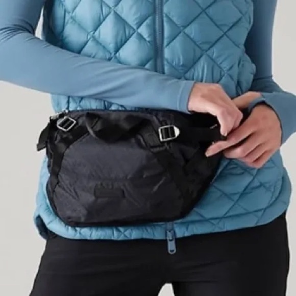Like new Athleta Large Excursion Belt Bag - Black - Picture 1 of 5